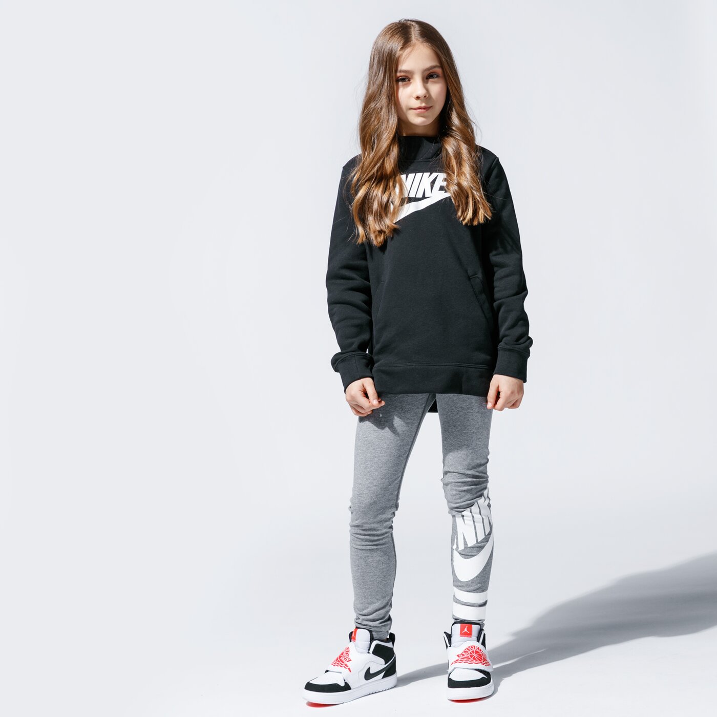 Детски панталони NIKE КЛИН SPORTSWEAR 939447-093 цвят сив