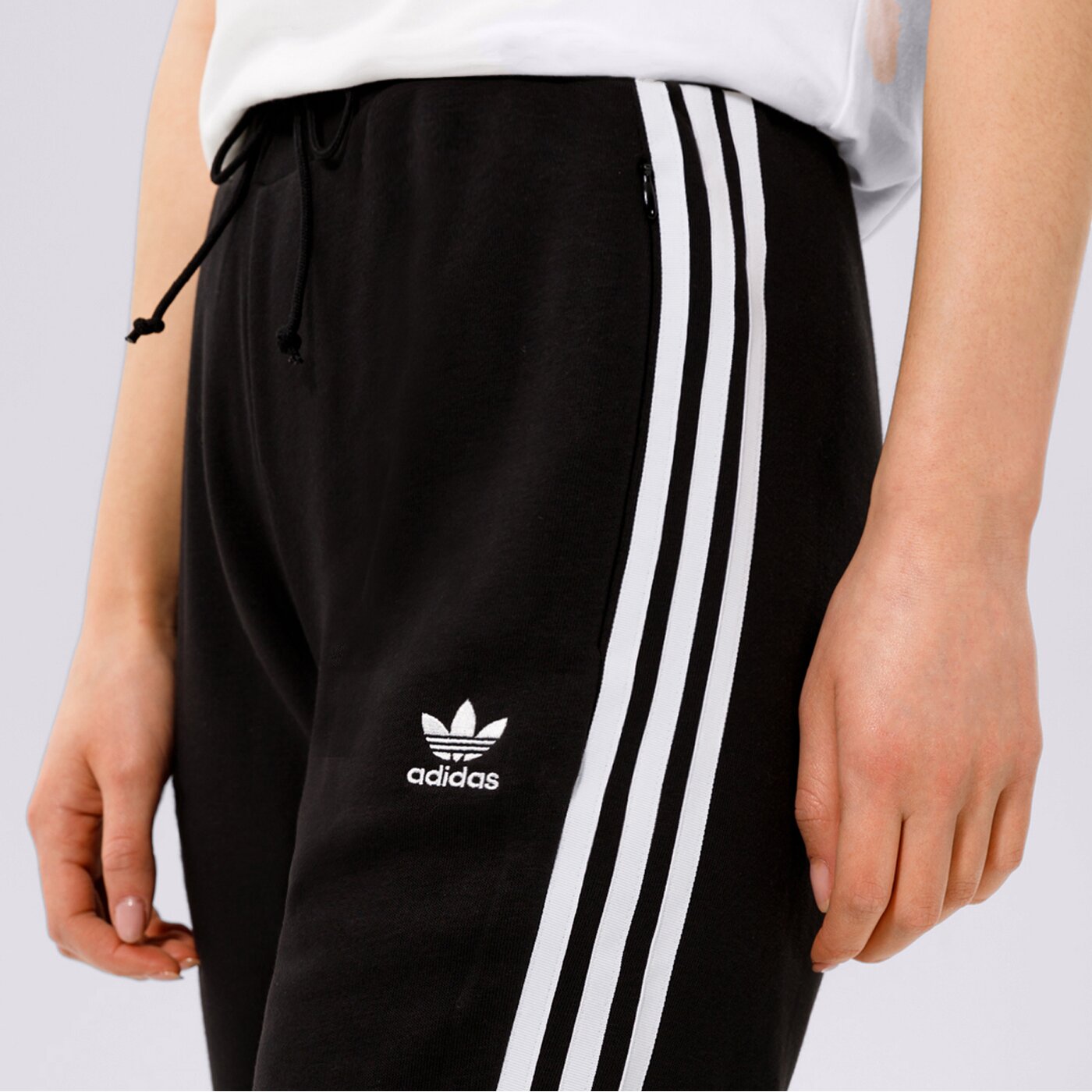 Дамски панталони ADIDAS ПАНТАЛОНИ SLIM gd2255 цвят черен