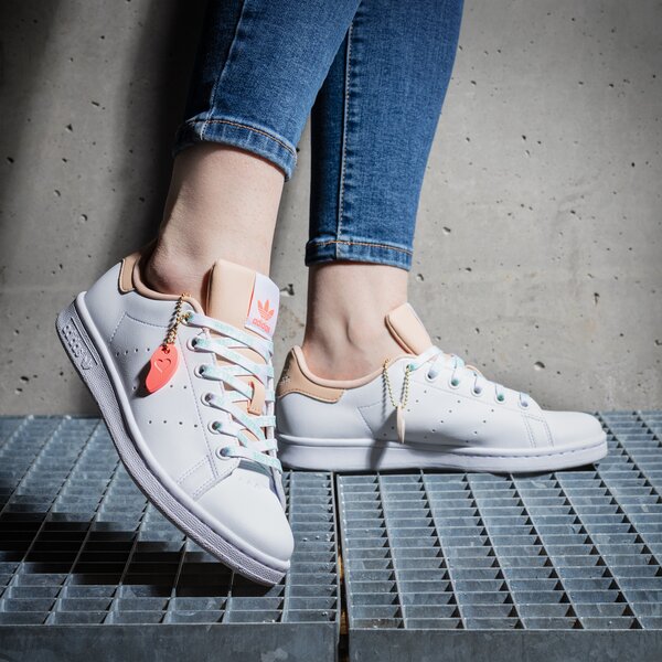 Дамски маратонки ADIDAS STAN SMITH W gw0571 цвят бял