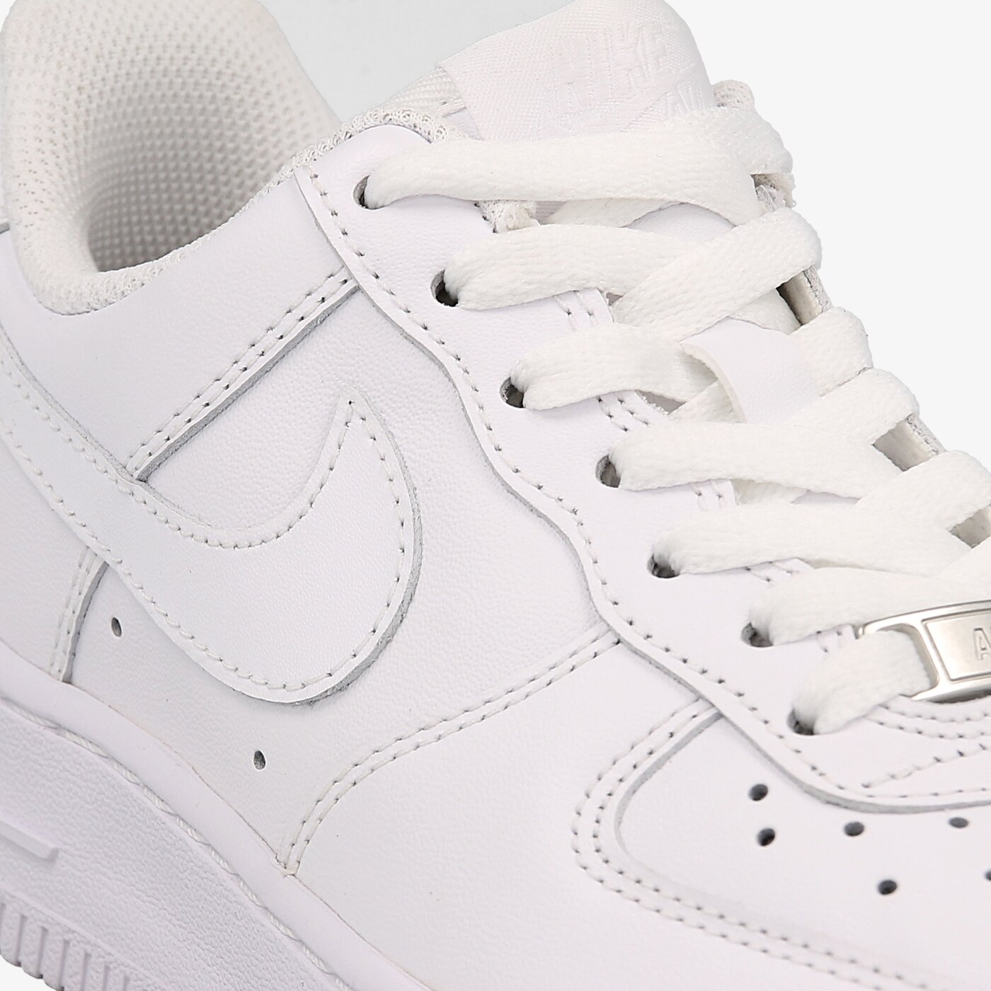 Дамски маратонки NIKE WMNS AIR FORCE 1 '07 315115-112 цвят бял