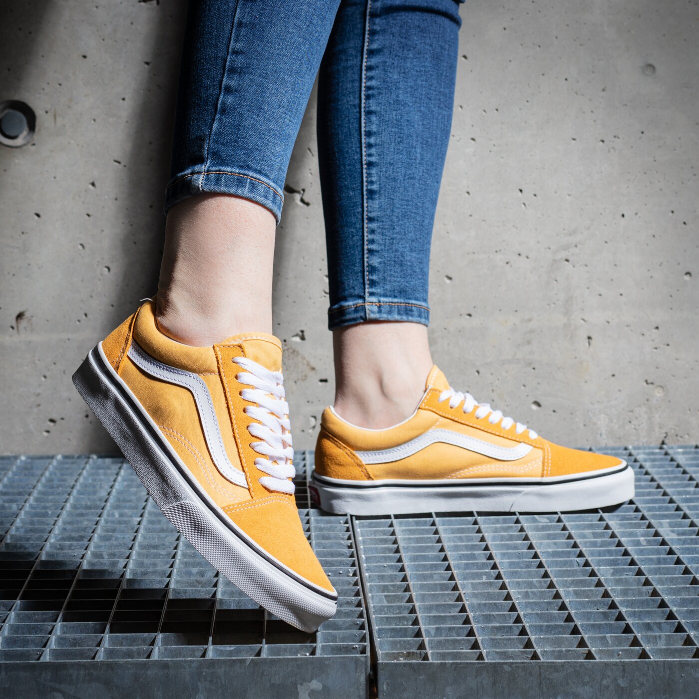 Дамски маратонки VANS UA OLD SKOOL vn0a5krfavl1 цвят жълт