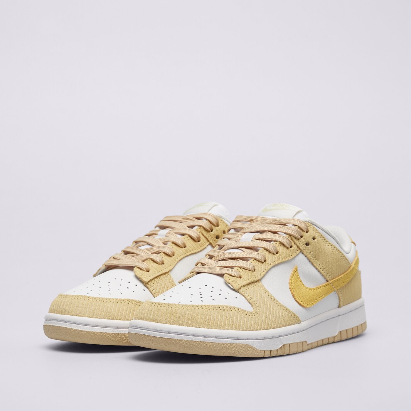 Дамски маратонки NIKE DUNK LOW fn7167-700 цвят бял