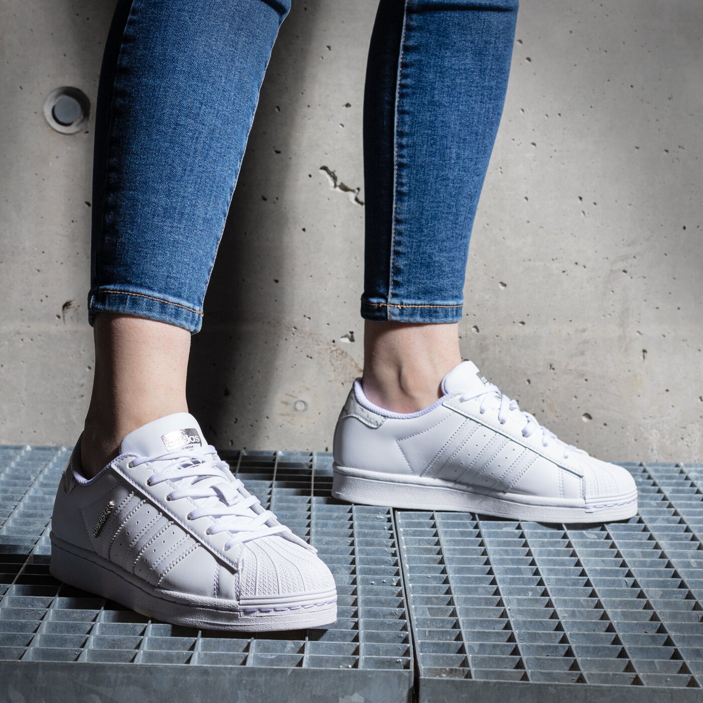 Детски маратонки ADIDAS SUPERSTARJ h03993 цвят бял