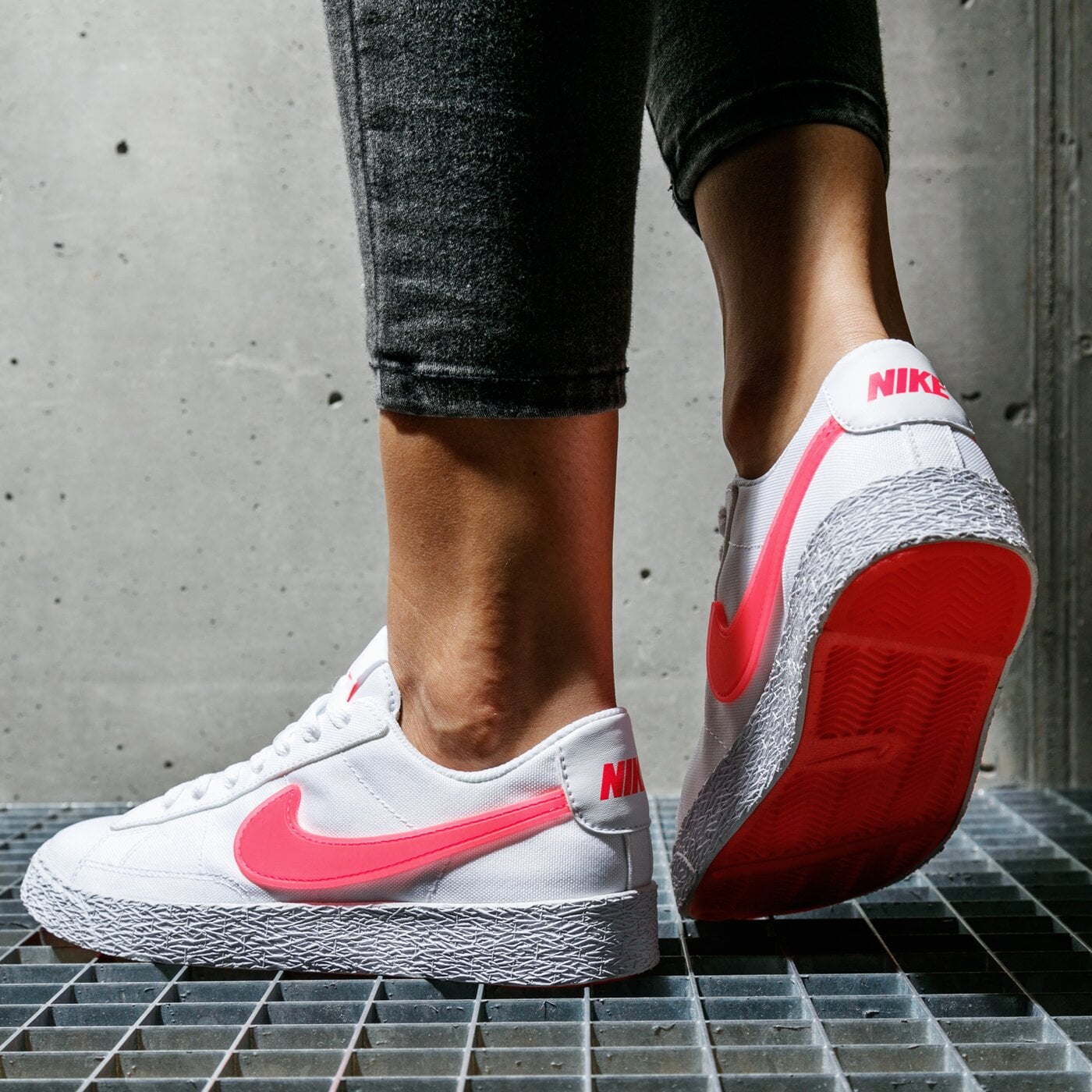Детски маратонки NIKE BLAZER LOW POP (GS) aq5604-100 цвят бял