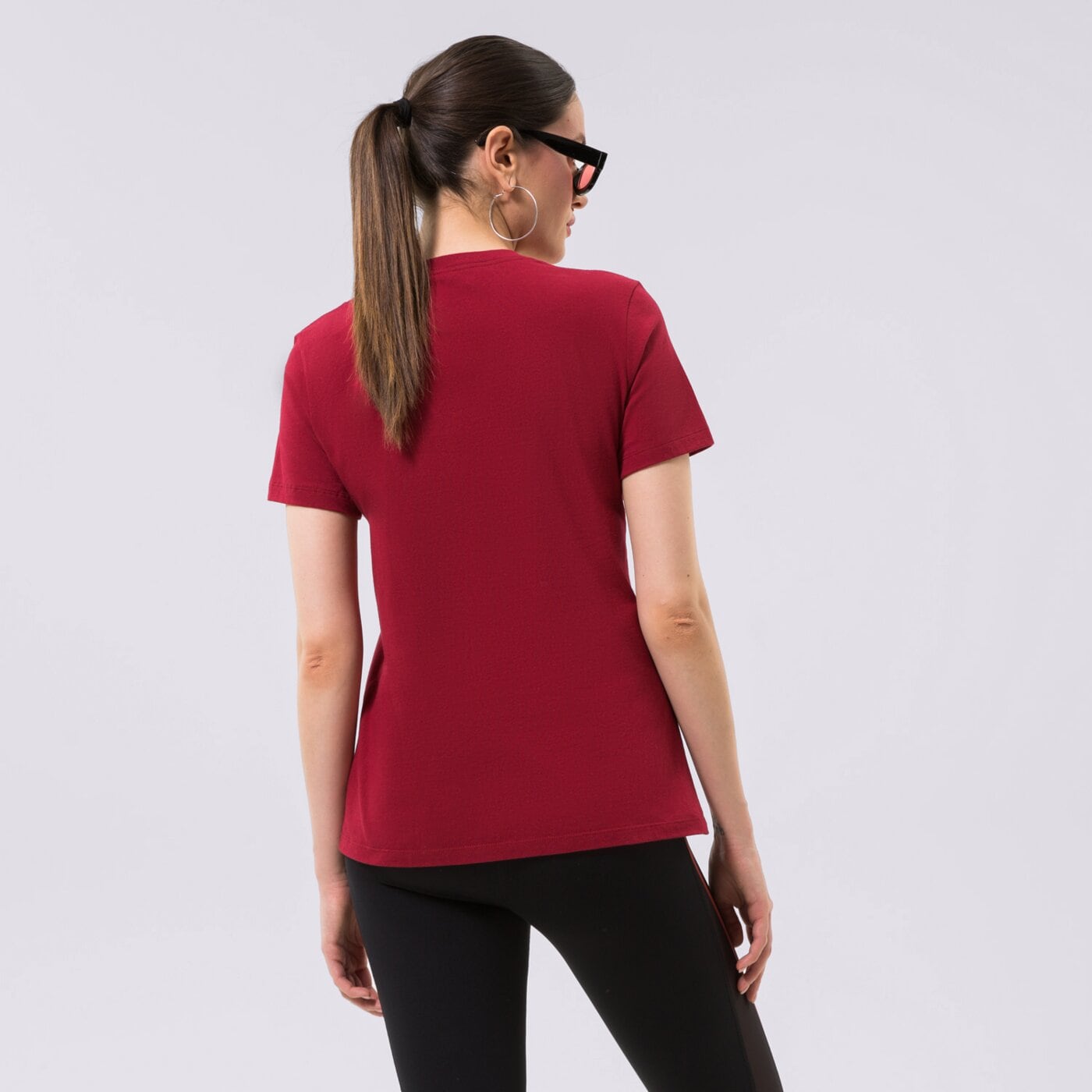 Дамска тениска NIKE ТЕНИСКА CHI W NK ES CE CREW TEE NBA dv6407-698 цвят бордо