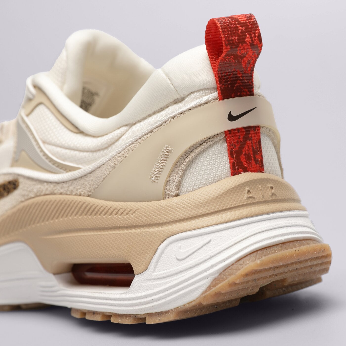 Дамски маратонки NIKE AIR MAX BLISS SE fb9752-100 цвят бежов