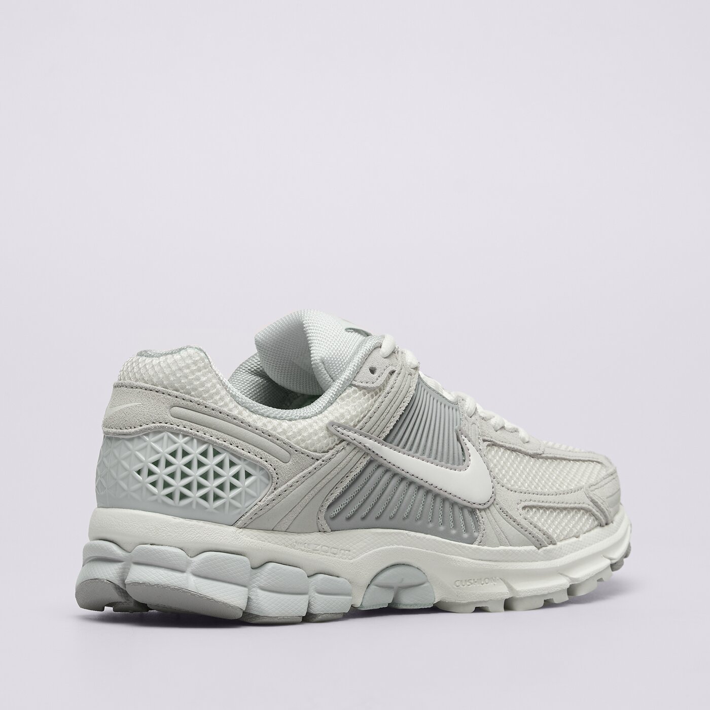 Дамски маратонки NIKE W ZOOM VOMERO 5 hq0458-001 цвят сив