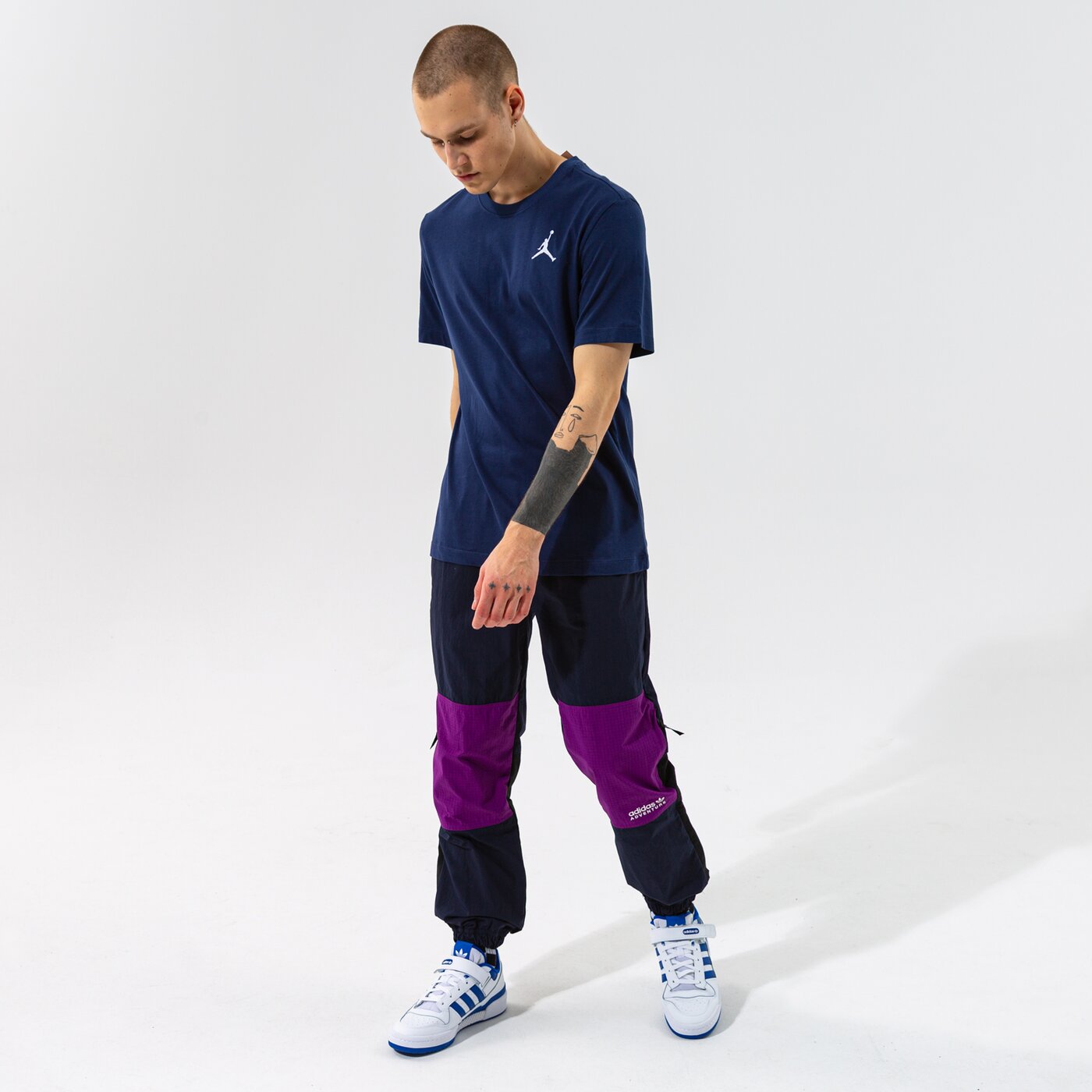 Мъжки панталони ADIDAS ПАНТАЛОНИ WOVEN PANTS h09051 цвят виолетов