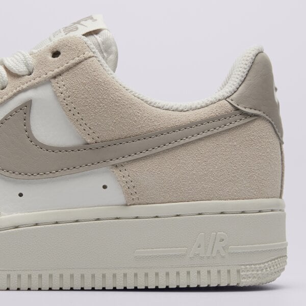 Дамски маратонки NIKE W AIR FORCE 1 LO SR ii7650-121 цвят бежов