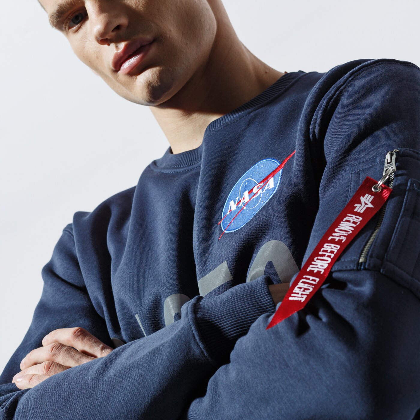 Мъжки суичър ALPHA INDUSTRIES СУИТЧЪР NASA REFLECTIVE SWEATER 178309-07 цвят тъмносин