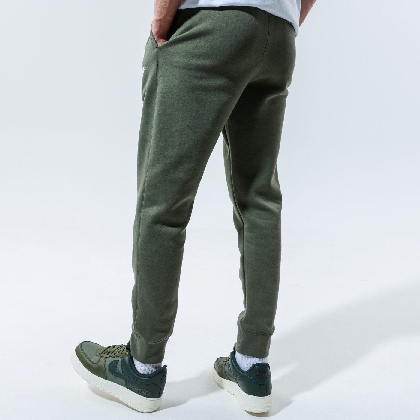 Мъжки панталони NIKE ПАНТАЛОНИ SPORTSWEAR CLUB FLEECE bv2671-380 цвят зелен