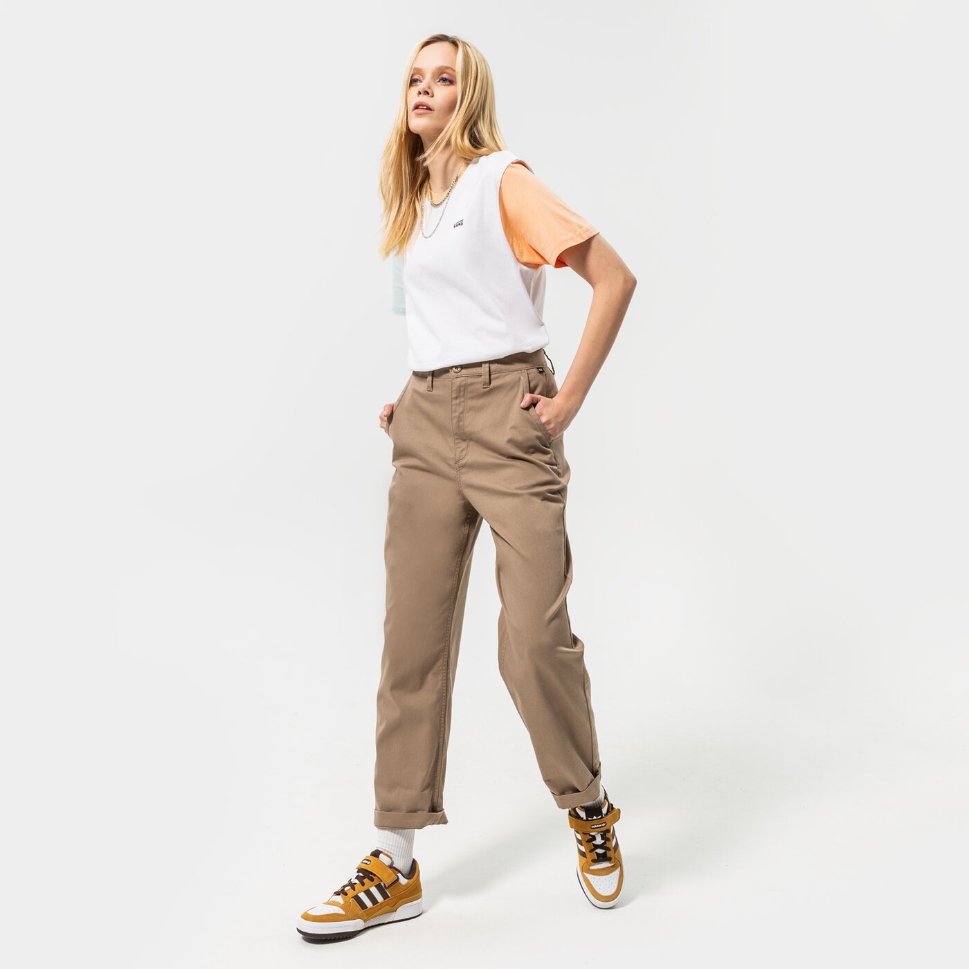 Дамска тениска VANS ТЕНИСКА LEFT CHEST COLORBLOCK EM vn0a7rsqwtm1 цвят бял