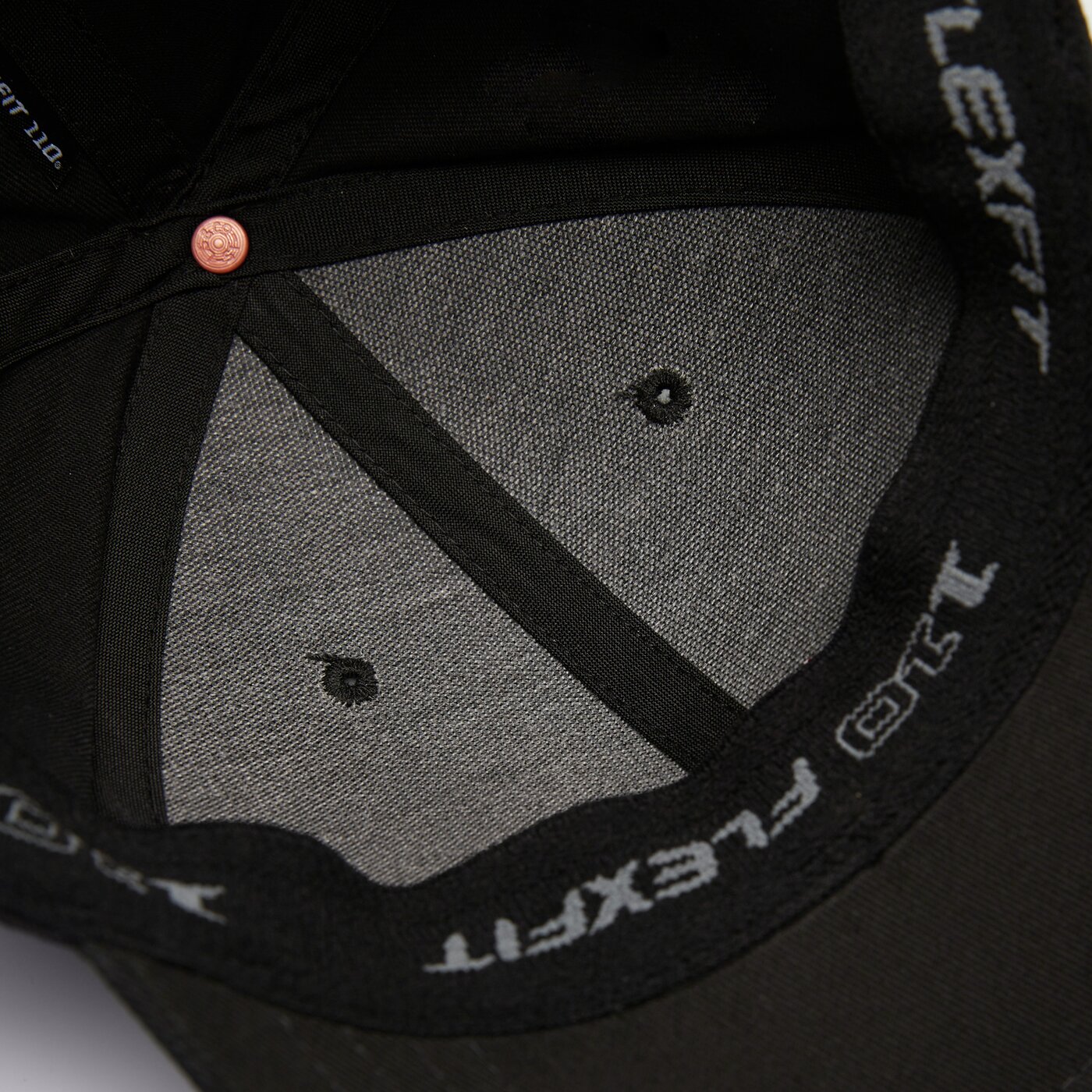 Дамска шапка с козирка LEVI'S ШАПКА HOUSEMARK FLEXFIT CAP d7723-0002 цвят черен