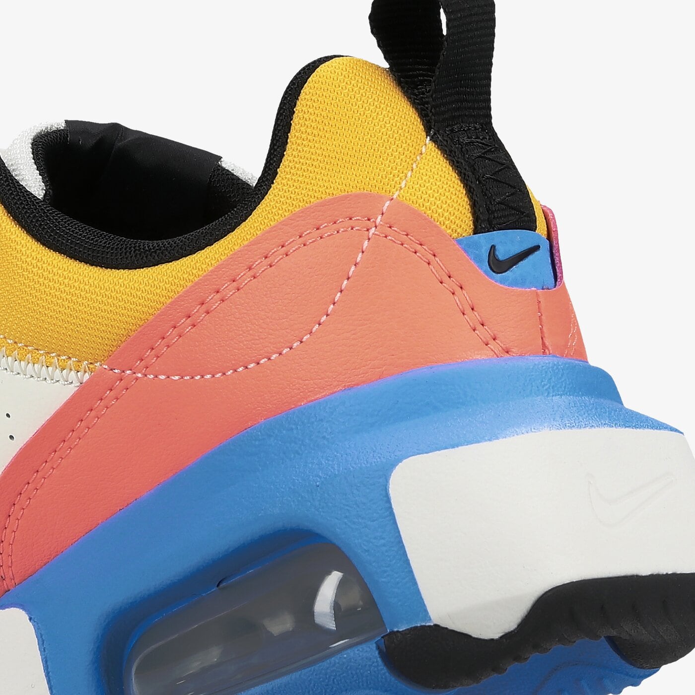 Дамски маратонки NIKE AIR MAX VERONA cw7982-100 цвят многоцветен