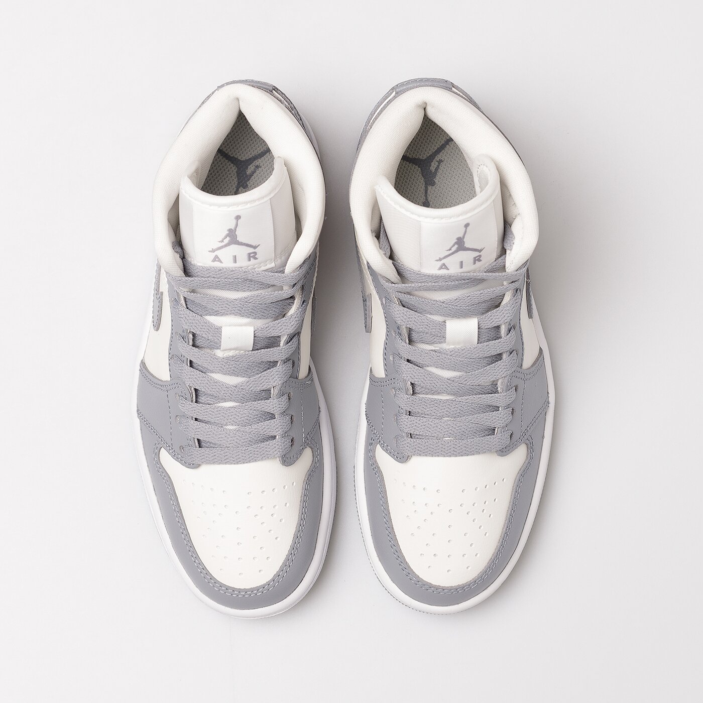 Дамски маратонки WMNS AIR JORDAN 1 MID  bq6472-115 цвят сив