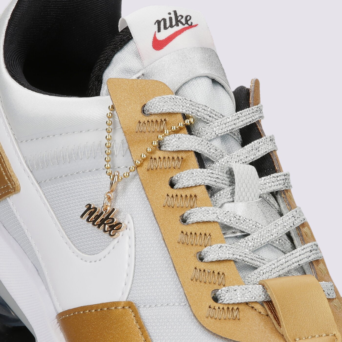 Дамски маратонки NIKE AIR MAX PRE-DAY SE dj6210-001 цвят бял