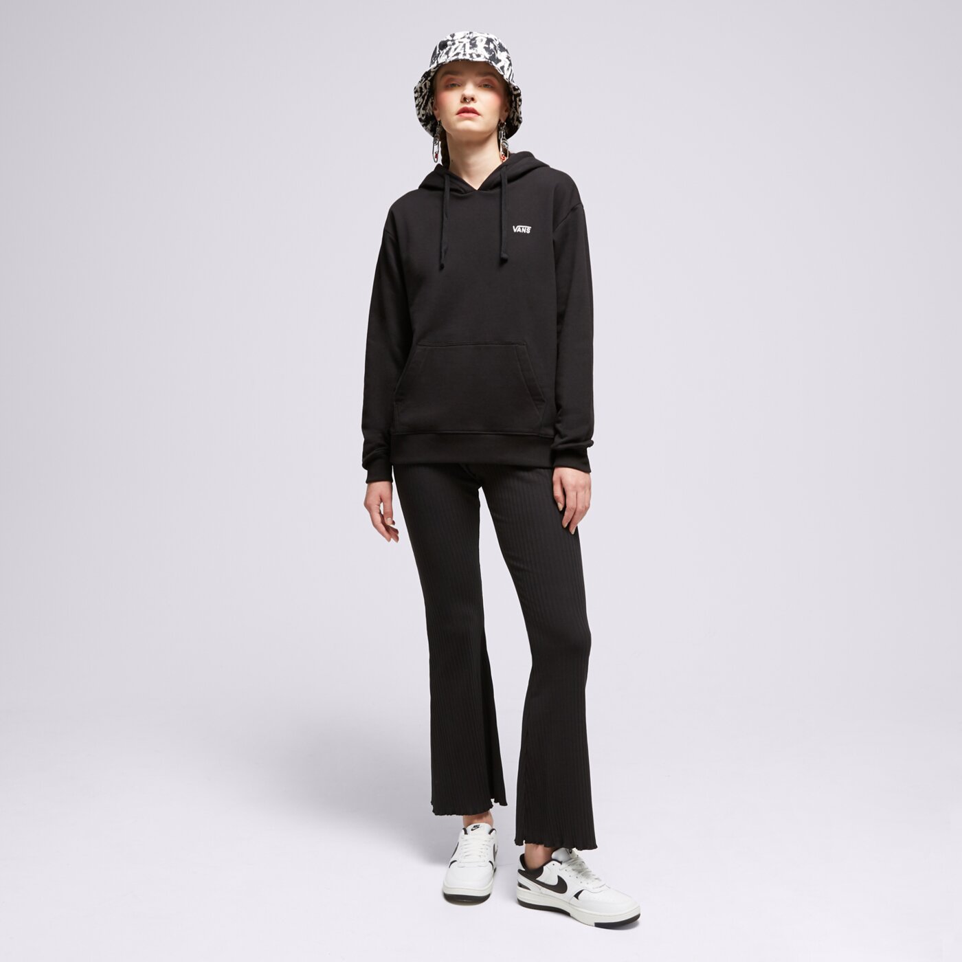Дамски суичър VANS СУИТЧЪР С КАЧУЛКА FLYING ЧЕРЕН vn00046yblk1 цвят черен