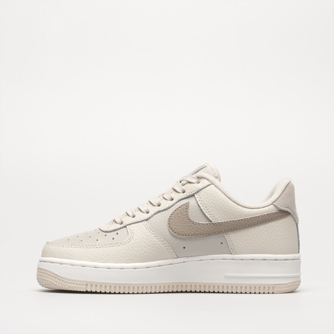 Дамски маратонки NIKE W AIR FORCE 1 LO '07 JDHO  fb8483-100 цвят бежов