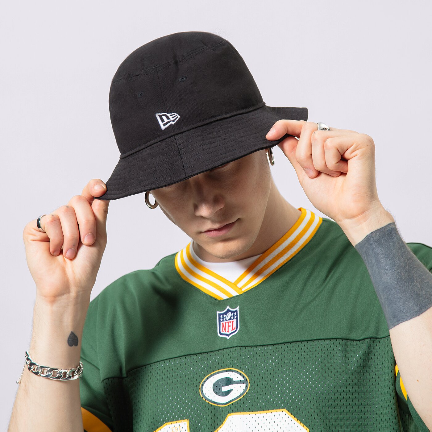  NEW ERA ИДИОТКА NE ESSENTIAL BUCKET BLK NEW ERA BLK 60137422 цвят черен