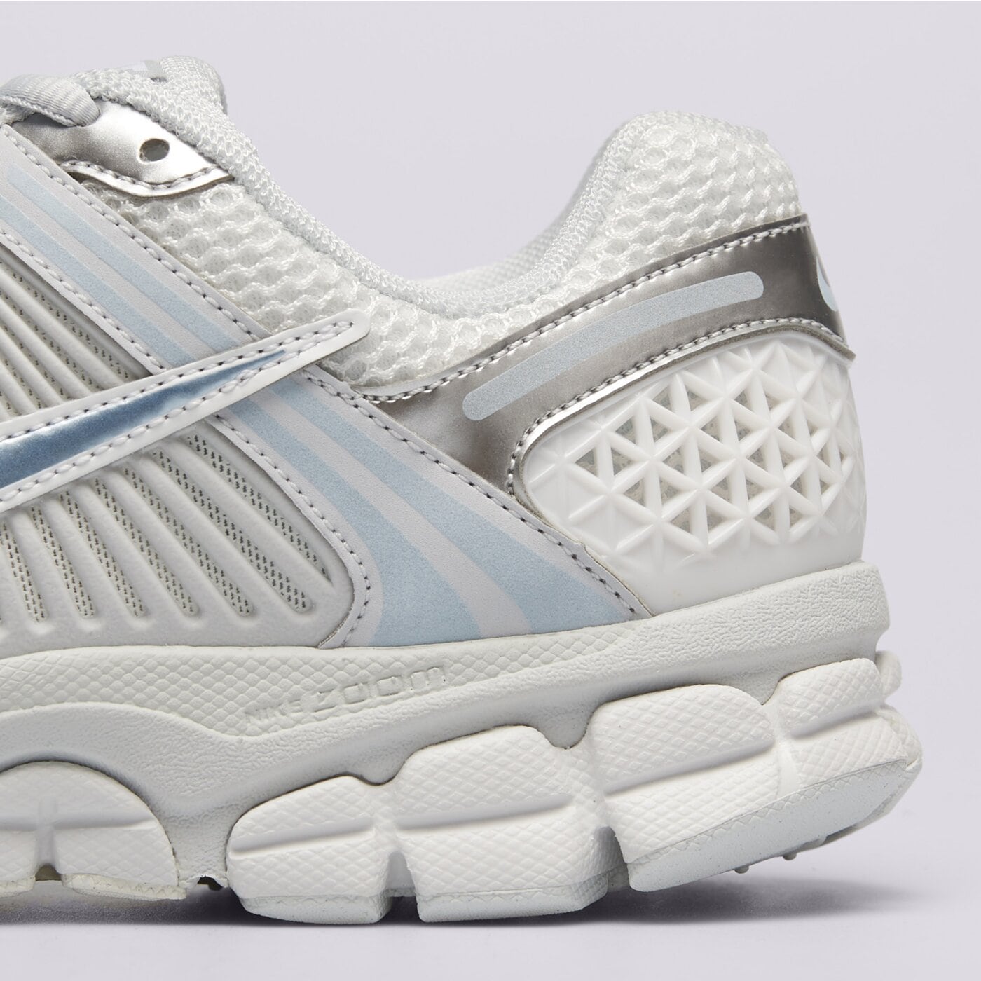 Дамски маратонки NIKE W ZOOM VOMERO 5 MET ib8929-001 цвят сив