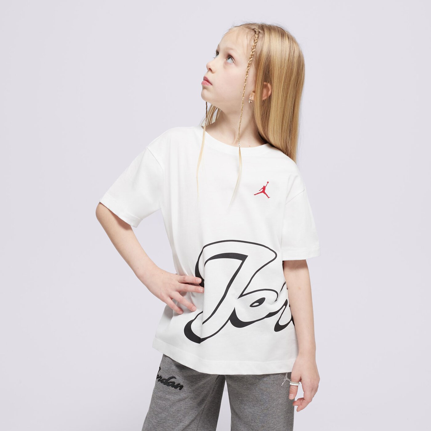 Детска тениска JORDAN ТЕНИСКА JDG JM ENCHANTMENT SCRIPT SS T GIRL 45d552-001 цвят бял