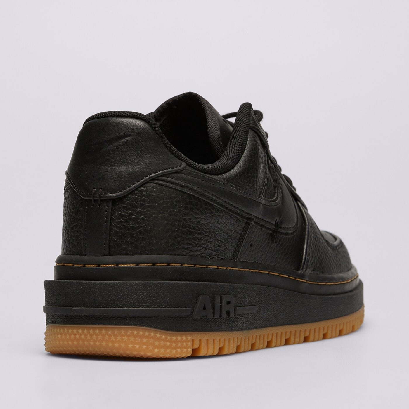 Мъжки маратонки NIKE AIR FORCE 1 LUXE db4109-001 цвят черен