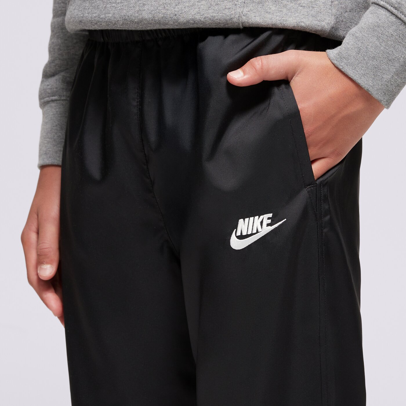 Детски панталони NIKE ПАНТАЛОНИ K NSW CLUB WVN JGGR LBR BOY hf8141-010 цвят черен