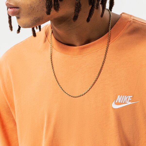 Мъжка тениска NIKE ТЕНИСКА NIKE SPORTSWEAR CLUB ar4997-872 цвят оранжев