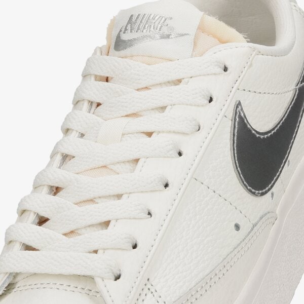 Дамски маратонки NIKE BLAZER LOW PLATFORM do8993-100 цвят бежов