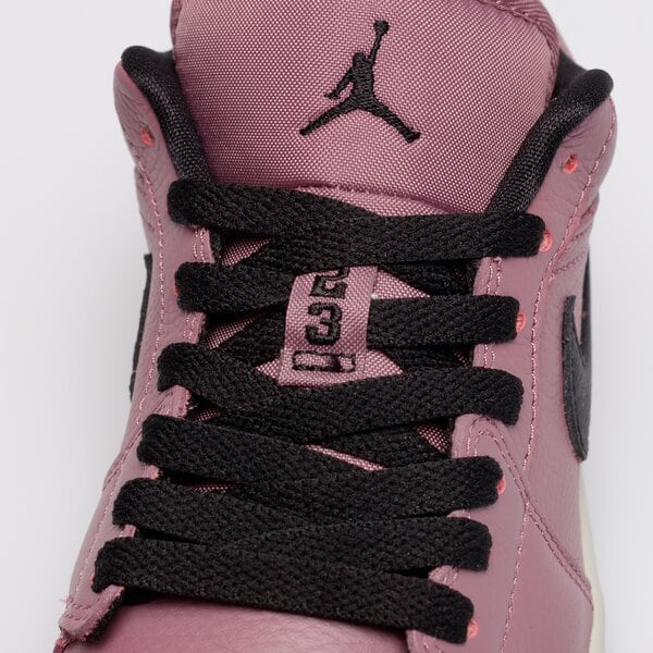 Дамски маратонки AIR JORDAN 1 LOW SE  dc7268-500 цвят виолетов