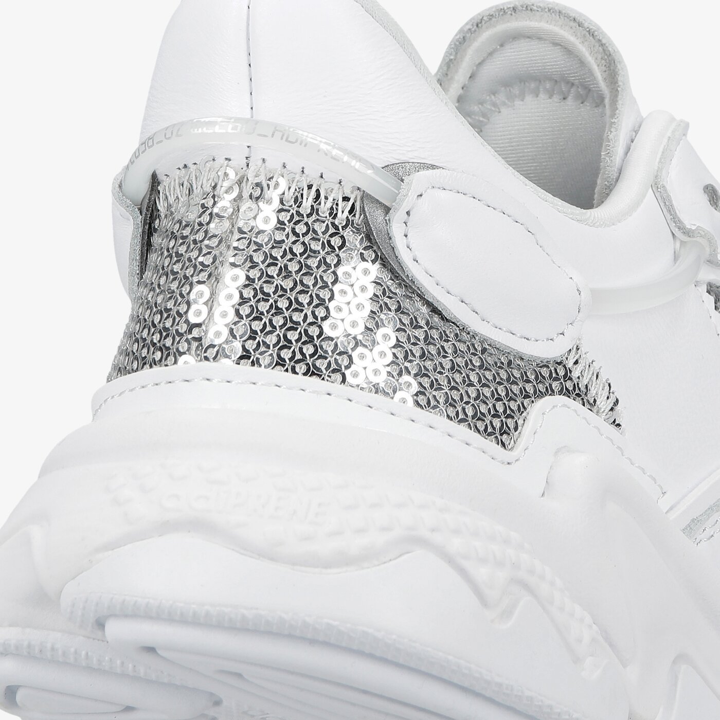 Дамски маратонки ADIDAS OZWEEGO W g55655 цвят бял