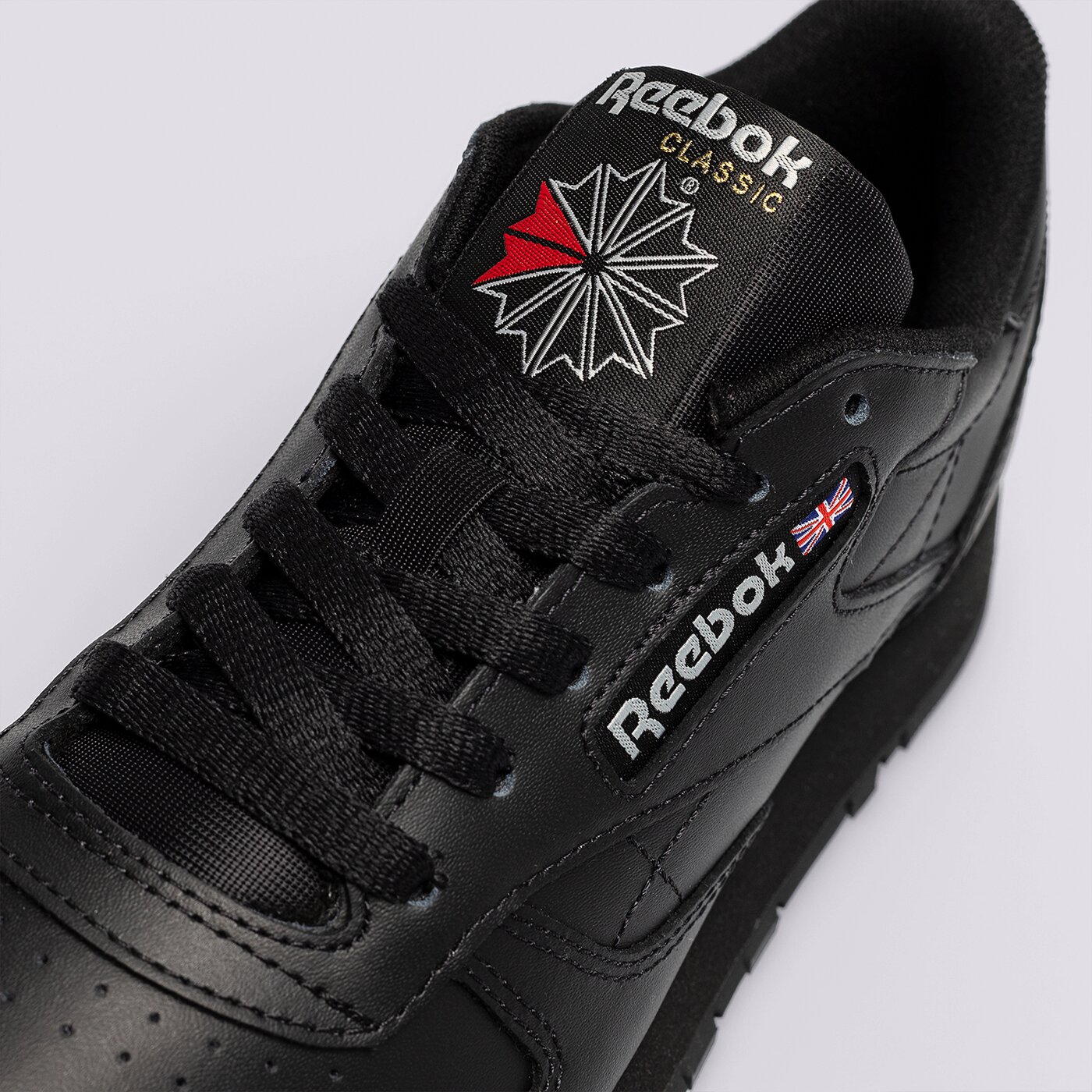 Дамски маратонки REEBOK CLASSIC LEATHER 100008497 цвят черен