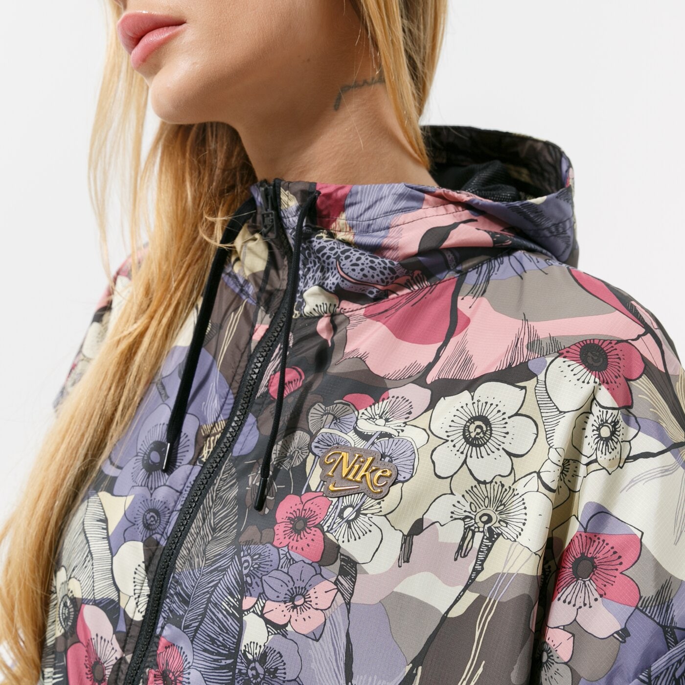 Дамско преходно яке NIKE ЯКЕ W NSW FEMME JKT WVN cz9290-004 цвят многоцветен