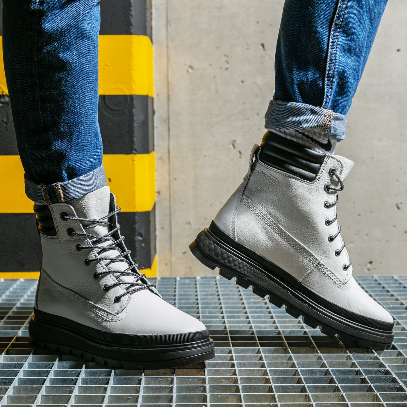 Дамски кежуал TIMBERLAND RAY CITY 6 IN BOOT WP tb0a2jqh1001 цвят бял