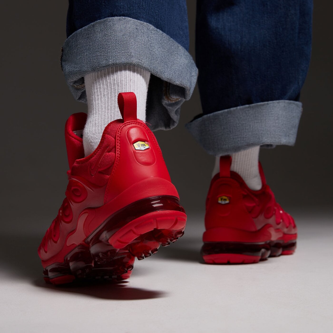 Мъжки маратонки NIKE AIR VAPORMAX PLUS cw6973-600 цвят червен