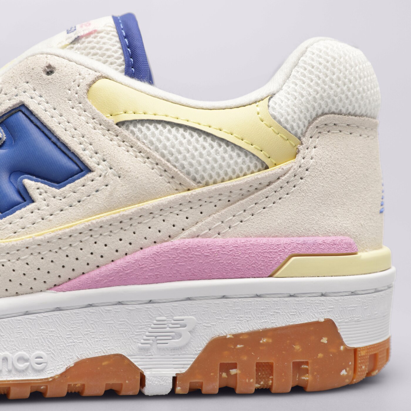 Дамски маратонки NEW BALANCE 550  bbw550db цвят бежов