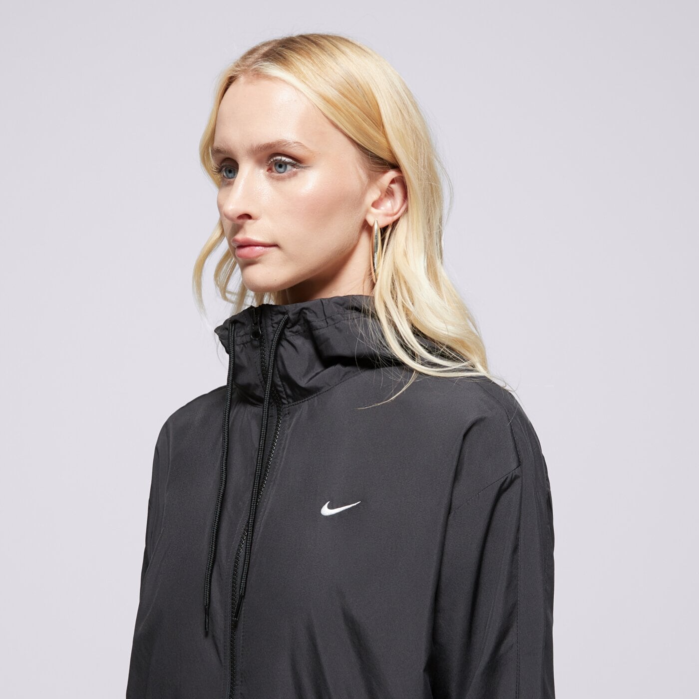 Дамско преходно яке NIKE ЯКЕ W NSW ESSNTL UV WVN JKT HD fv6298-010 цвят черен