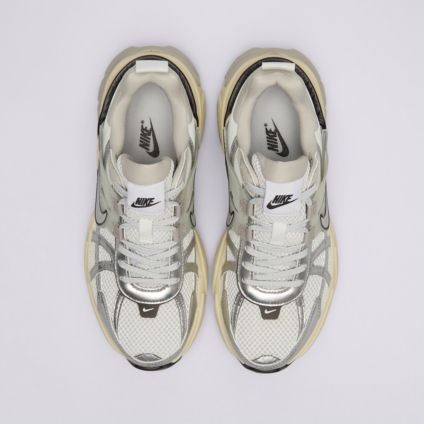 Дамски маратонки NIKE V2K RUN fd0736-100 цвят сребърен