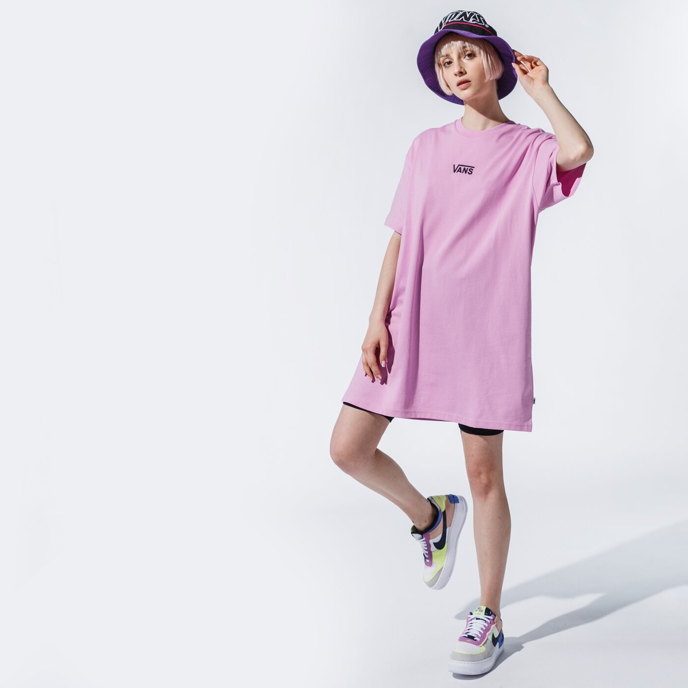 Дамски VANS РОКЛЯ WM CENTER VEE TEE АНЦУГS ORCHID vn0a4ru20fs1 цвят виолетов