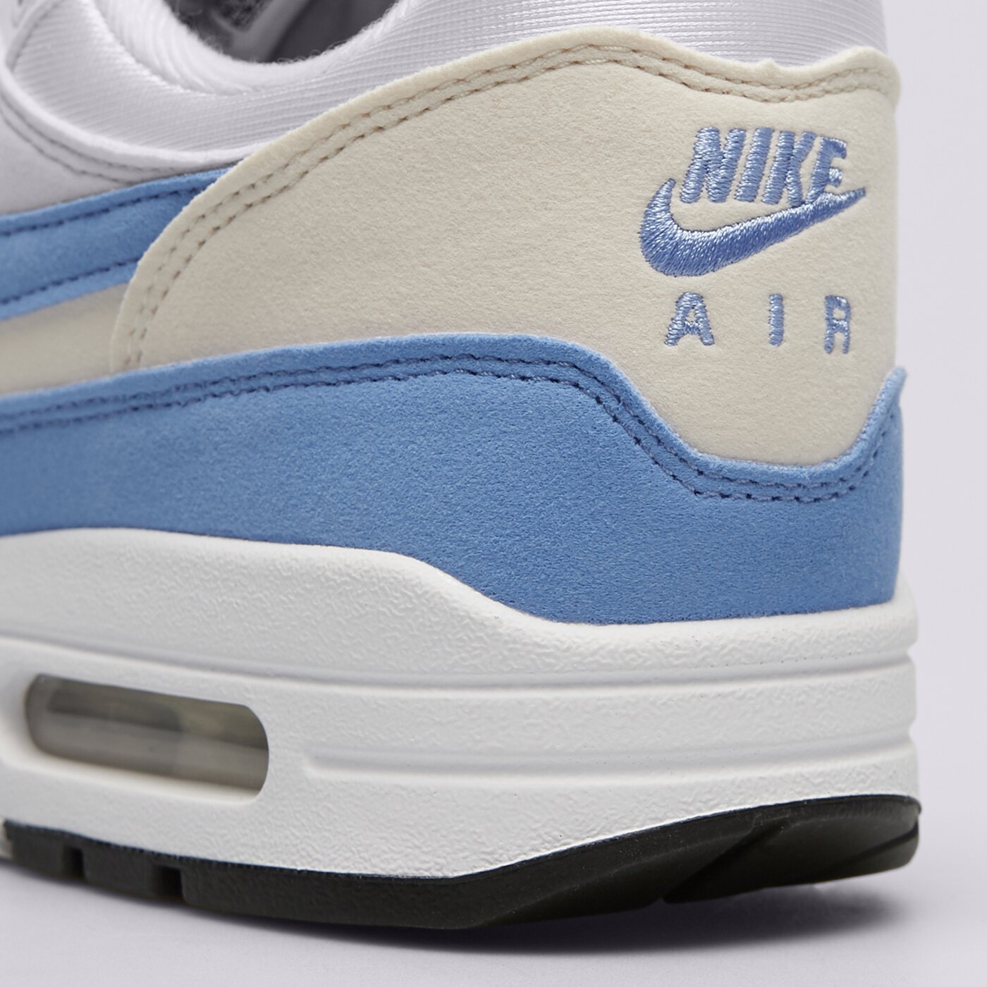 Дамски маратонки NIKE AIR MAX 1 dz2628-113 цвят бял