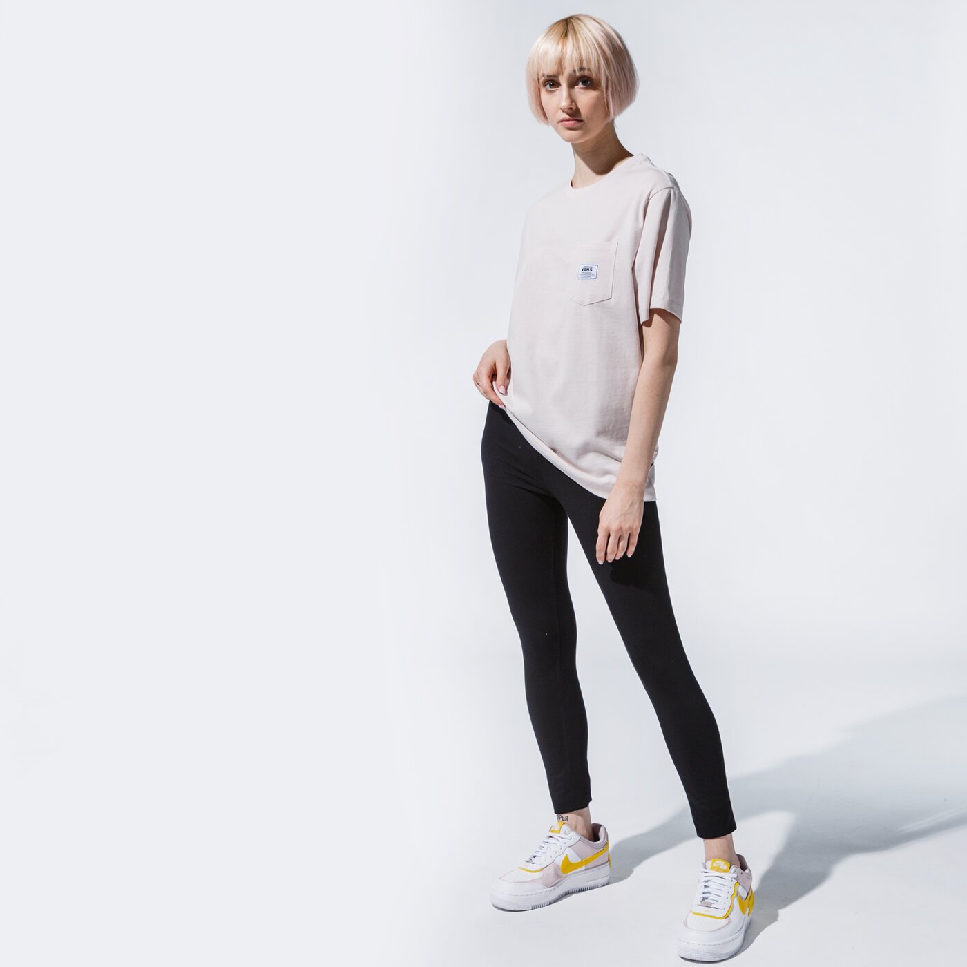 Дамска тениска VANS ТЕНИСКА WM WOVEN PATCH POCKET HUSHED VIOLET vn0a5i8f9p11 цвят бежов