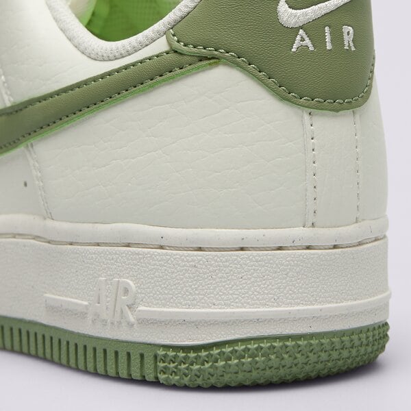 Дамски маратонки NIKE AIR FORCE 1 '07 SE dv3808-106 цвят бежов