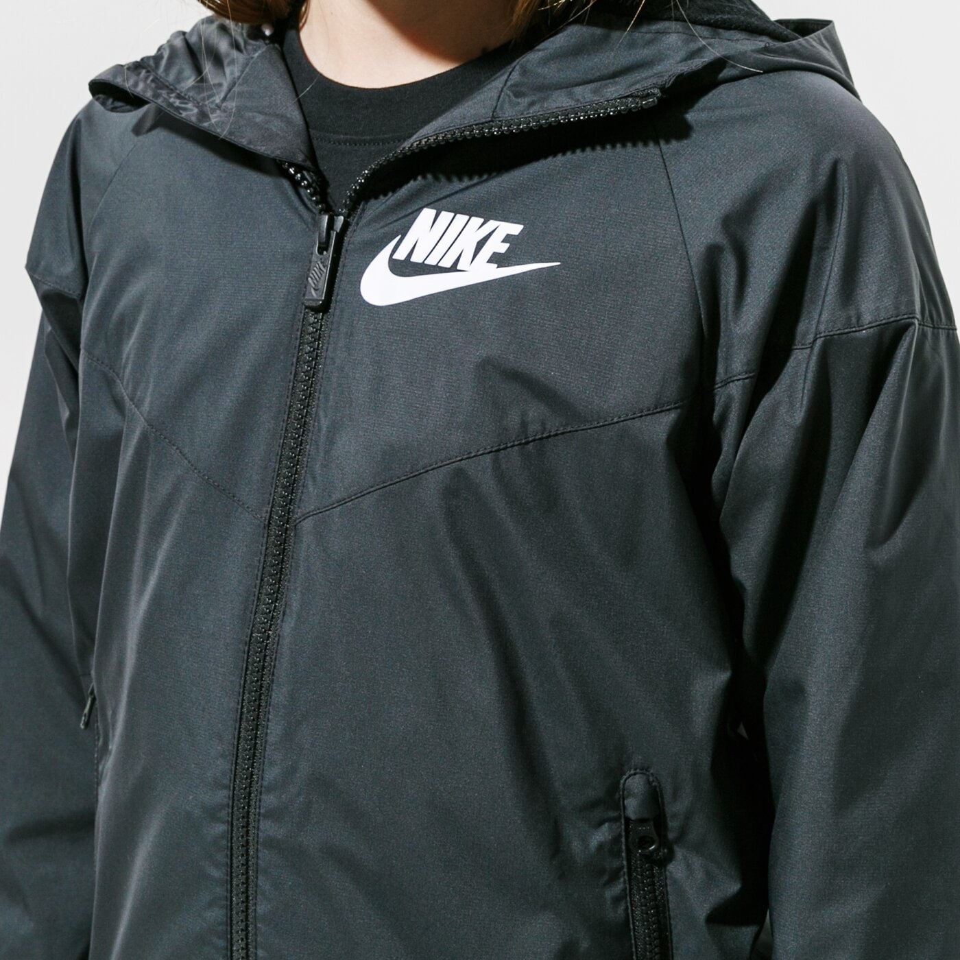 Детска преходно яке NIKE ЯКЕ ПРЕХОДЕН SPORTSWEAR WINDRUNNER WINDRUNNER JACKET 850443-011 цвят черен