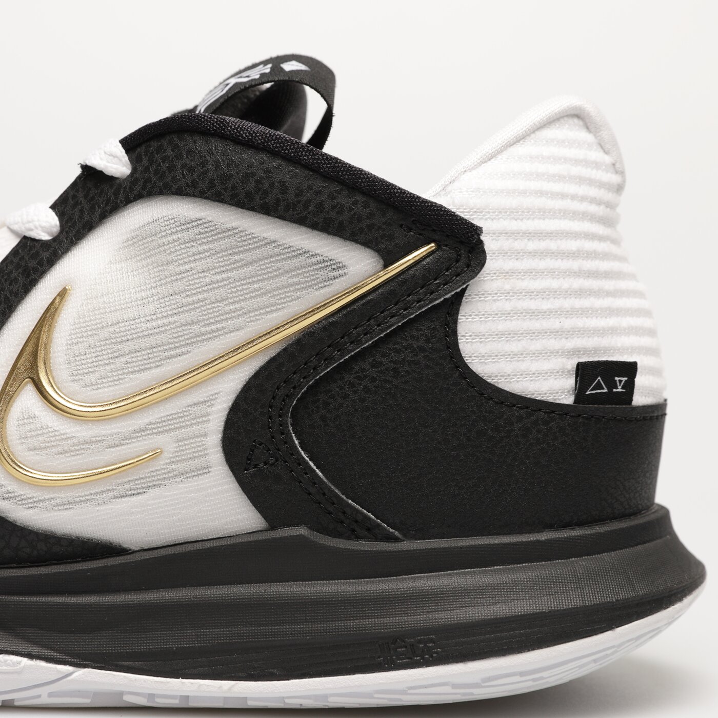 NIKE KYRIE LOW 5 dj6012-101 цвят бял