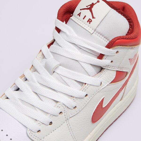 Мъжки маратонки AIR JORDAN 1 MID SE  fj3458-160 цвят бял