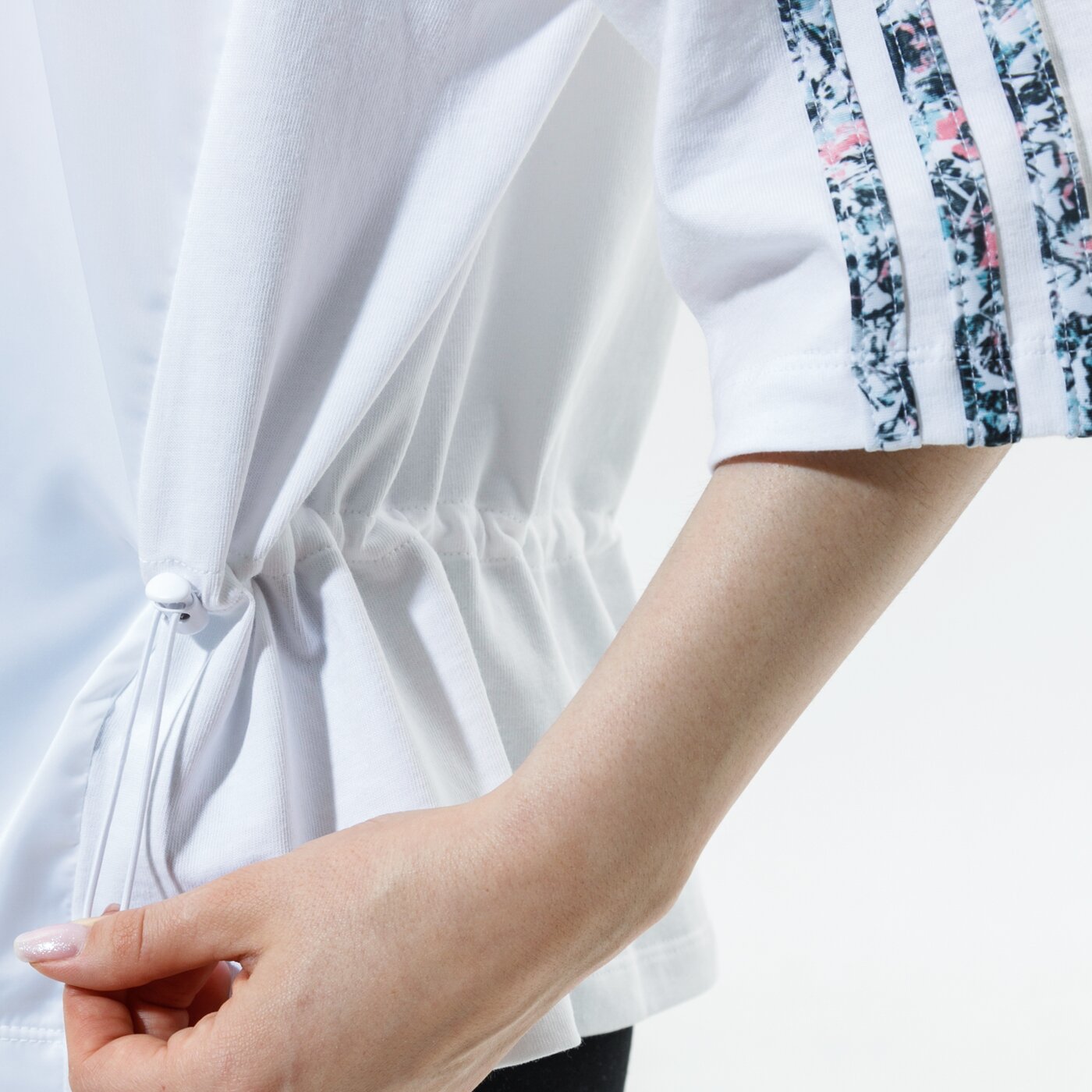 Дамска тениска ADIDAS ТЕНИСКА BOXY ТЕНИСКА gn3119 цвят бял