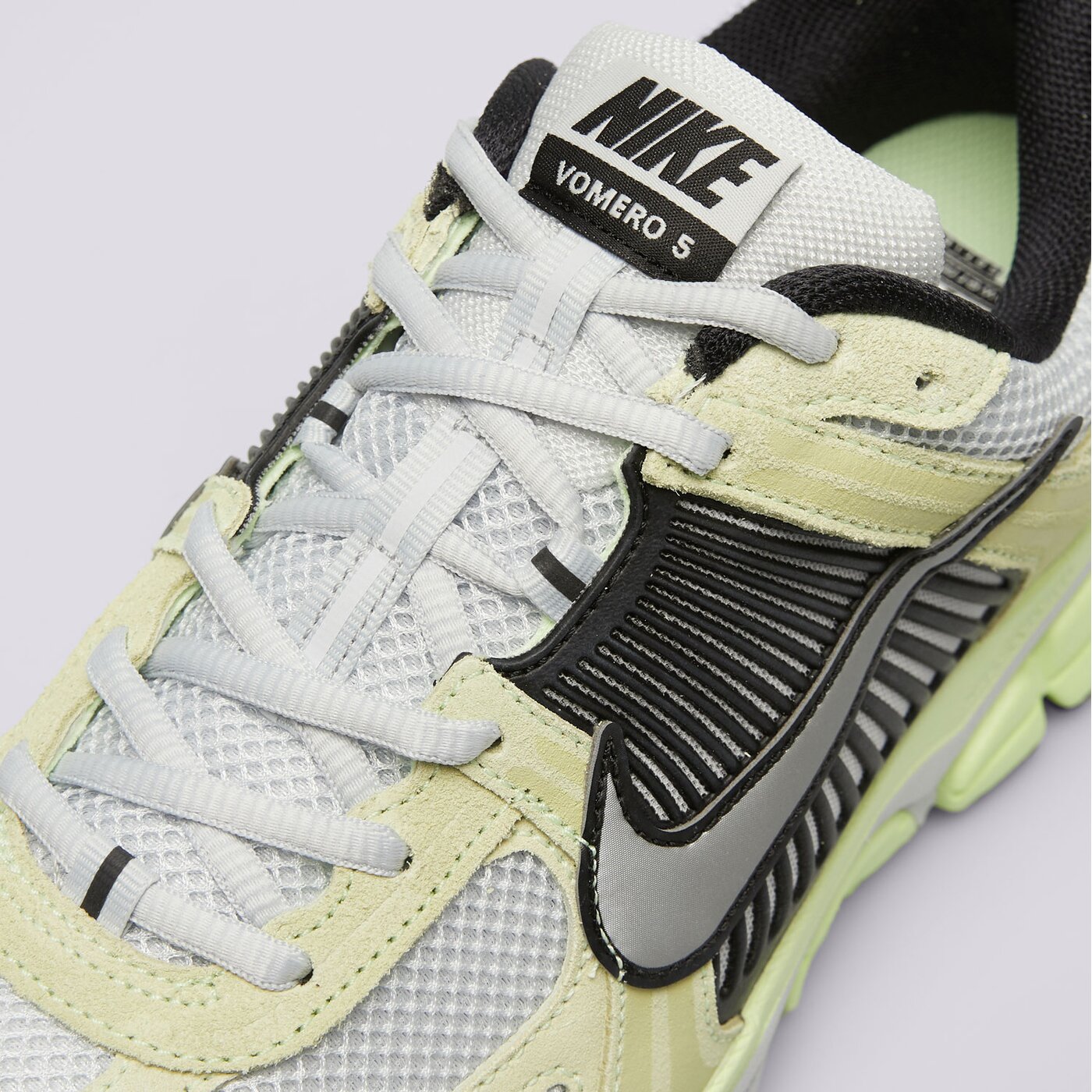 Мъжки маратонки NIKE ZOOM VOMERO 5 hf1553-700 цвят сив
