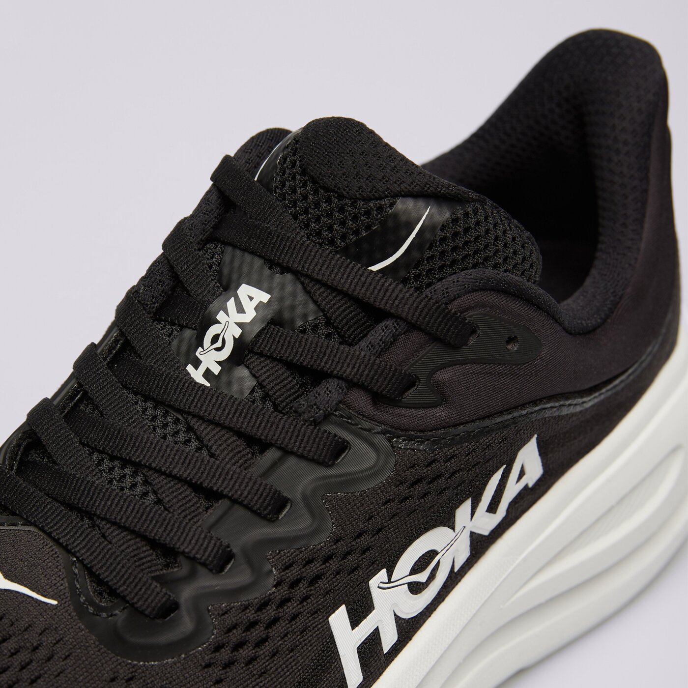 Дамски маратонки HOKA BONDI 9 1162012bwht цвят черен
