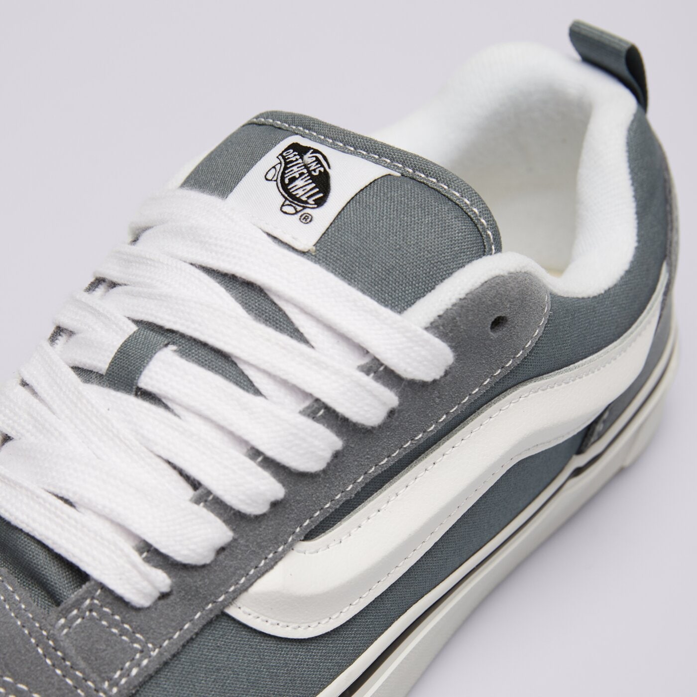 Мъжки маратонки VANS KNU SKOOL  vn000d22rv21 цвят сив