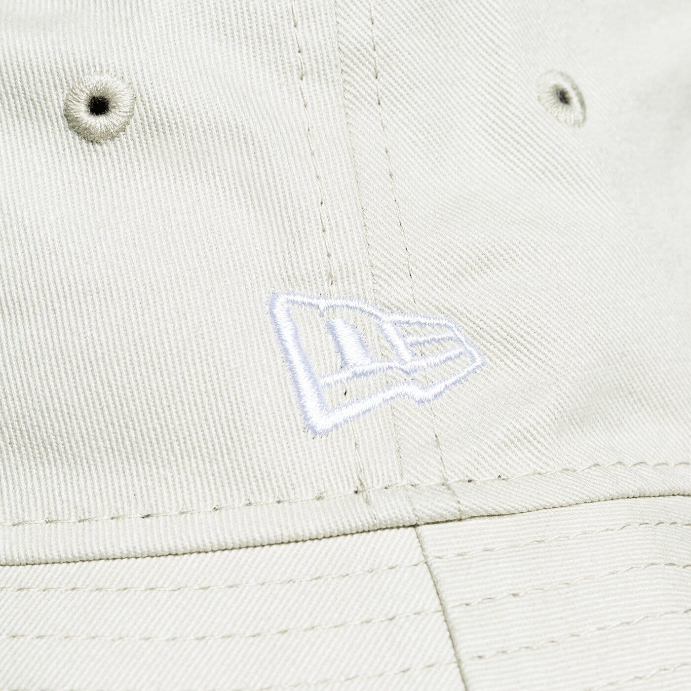  NEW ERA ИДИОТКА NE ESS TAPERED BUCKET STN NEW ERA STN 60222227 цвят бежов